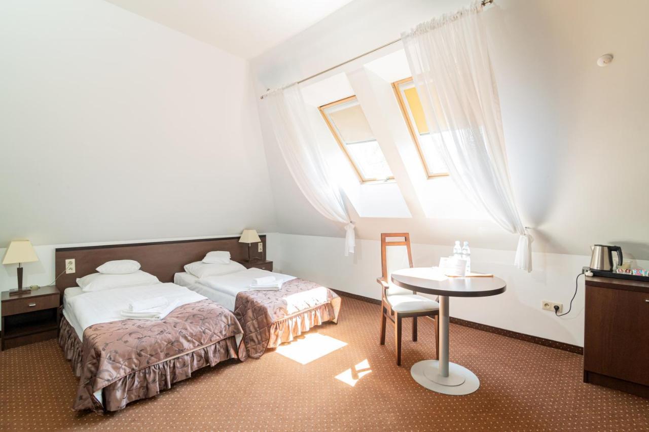 Hotel Pod Filarami Czeladź Dış mekan fotoğraf
